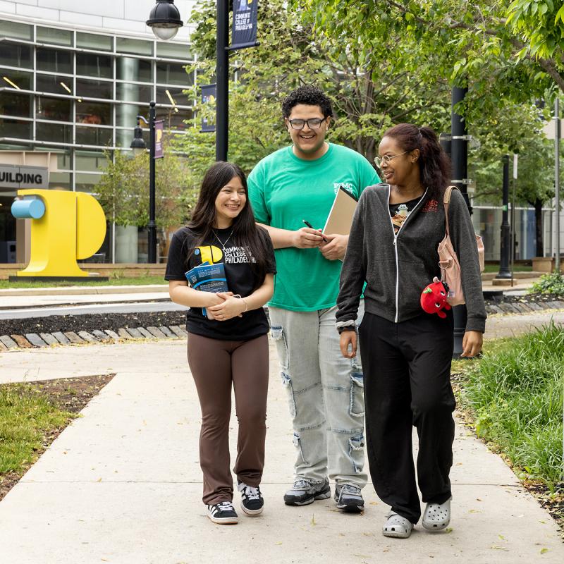 Dual enrollment students walking on Main Campus.